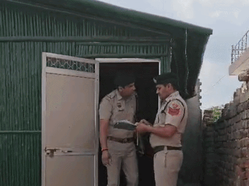 फाइनेंसर की हत्या के बाद मौके पर पहुंची पुलिस की टीमें।