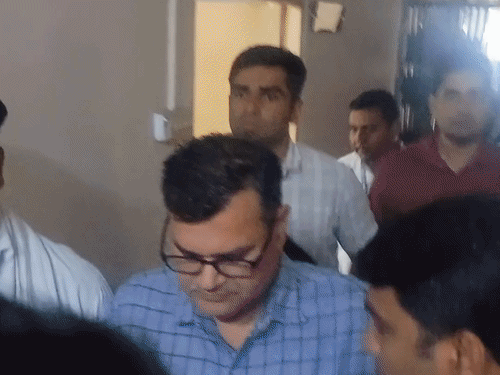 Bijnor DPRO Arrested by Vigilance Team in Vikas Bhavan Raid