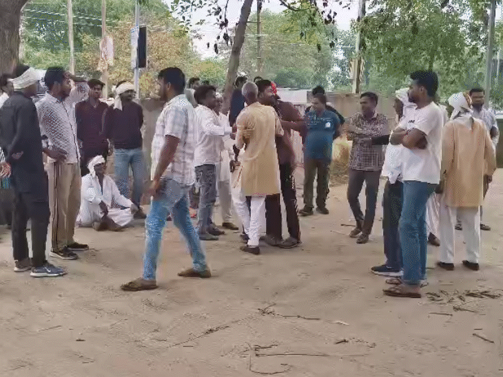 वन रक्षक हरकेश गुर्जर के परिजन का रो-रोकर बुरा हाल है।