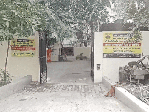 गुरुग्राम में हत्या के बाद पुलिस ने शव को पोस्टमॉर्टम के लिए भिजवाया है। - Dainik Bhaskar