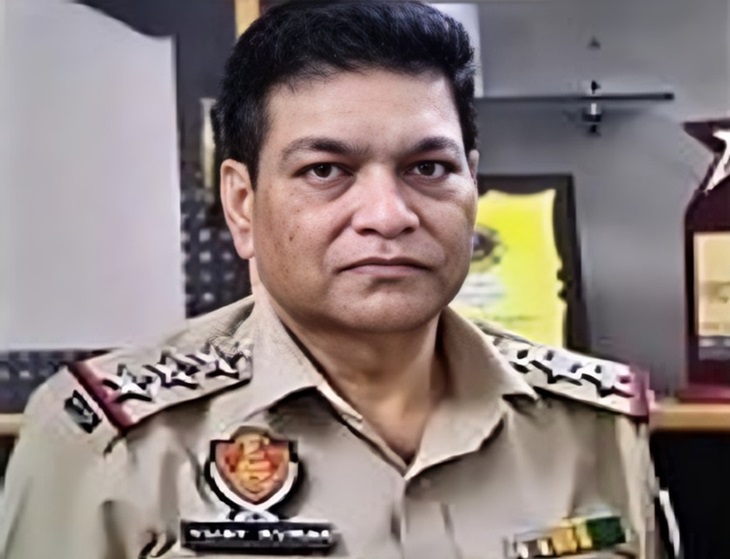 तत्कालीन एसएचओ विजय कुमार, जिन पर लगे आरोप। पीड़ित की शिकायत के बाद उन्हें लाइन हाजिर किया गया है।