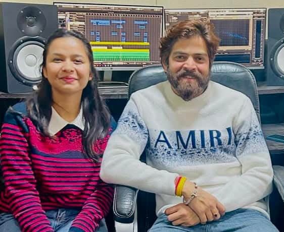 मासूम शर्मा के साथ स्टूडियों में स्वरा वर्मा