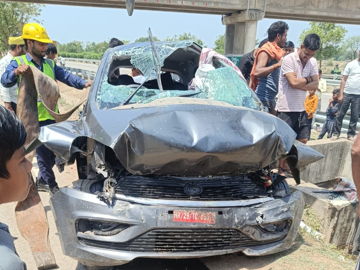 Kaushambi Accident: 2 Women Dead, Couple Critically Injured | Car Hits ...