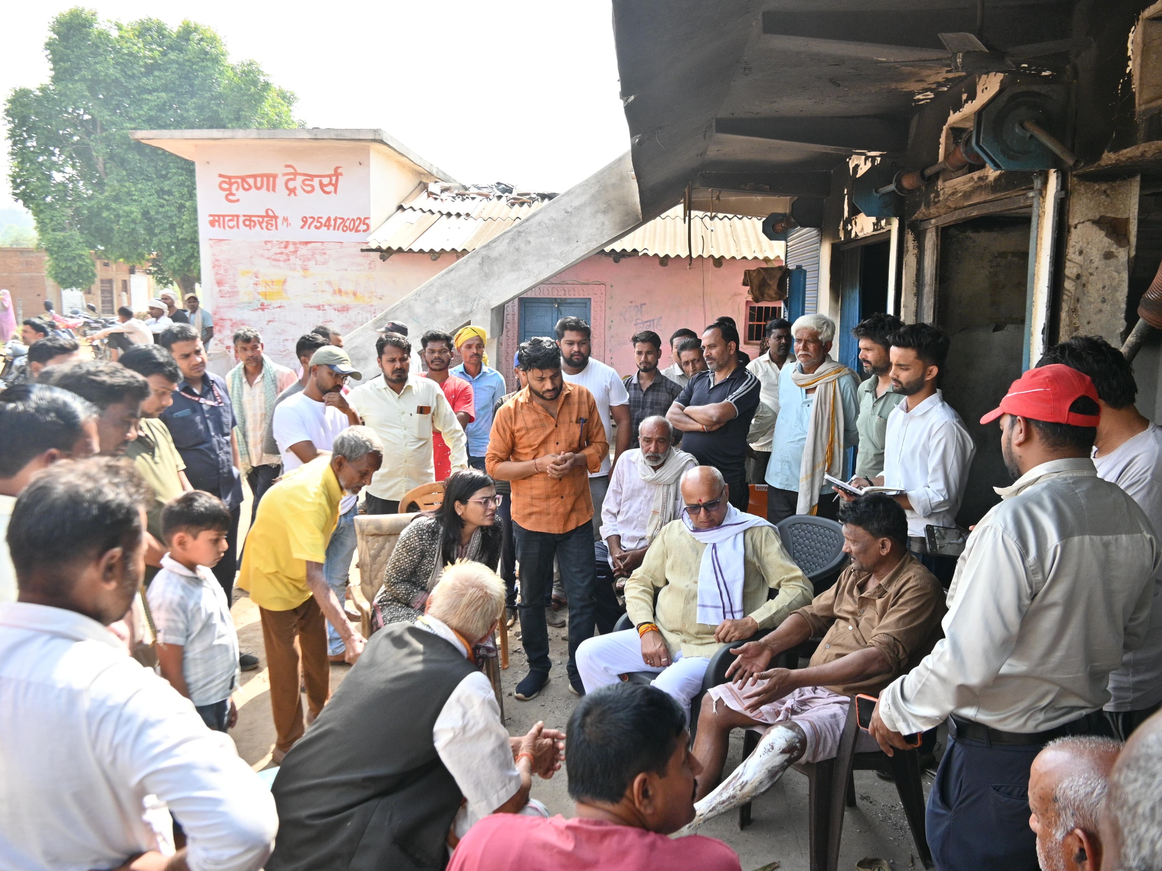 Sidhi Fire Accident | MP Rajesh Mishra Visits Victims, Offers Aid