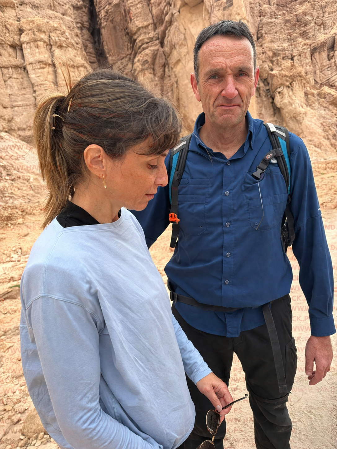 हर्जी हलेवी और उनकी पत्नी शरोन हलेवी की तस्वीर।