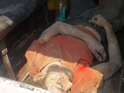 पुलिस आरोपी रवि को भीड़ से छुड़ाकर अस्पताल लाई, लेकिन इलाज के दौरान उसकी मौत हो गई।