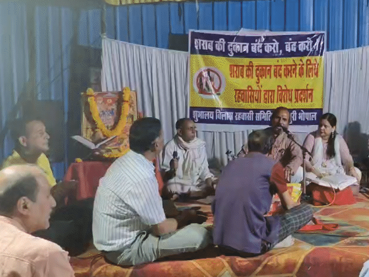 अवधपुरी में सुंदरकांड का पाठ किया जा रहा है।