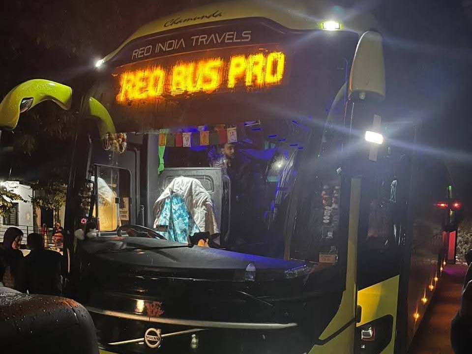 दिल्ली जा रही इस बस के ड्राइवर-कंडक्टर पर हमला। - Dainik Bhaskar