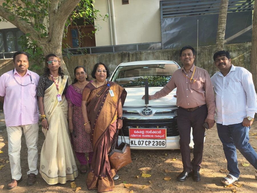 आयोग अध्यक्ष अंतर सिंह आर्य यांच्या नेतृत्वाखालील तपास पथकाने महेश्वर रुग्णालयाचे रेकॉर्ड तपासले.