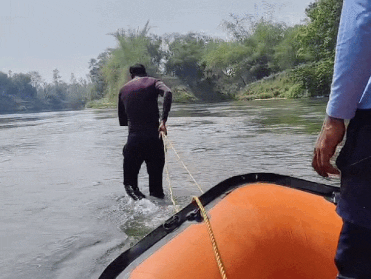 Youth Body Found in Bihar River, Rewa | SDRF Search Operation