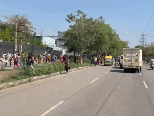 As soon as the police arrived, there was a stampede. Police chased away the protesting employees.