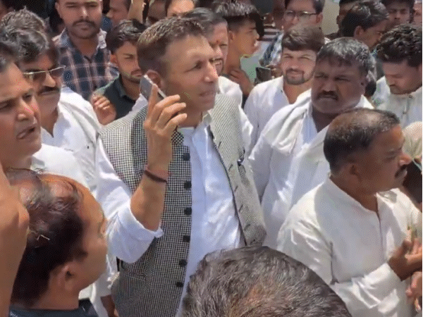 सागर में मंडी बंद होने पर जीतू पटवारी ने कलेक्टर को फोन कर नाराजगी जताई।