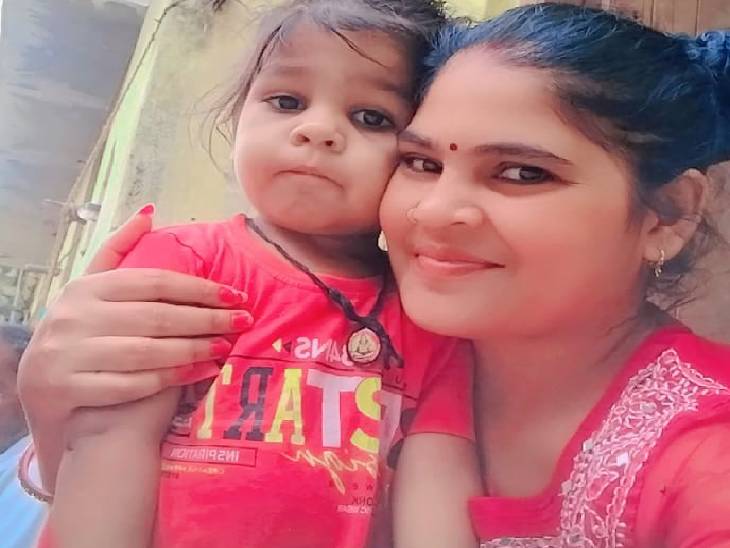 ये तस्वीर नीलू और उसके बेटे कृष्णा की है। नीलू बॉयफ्रेंड के साथ लिवइन में रहती थी।