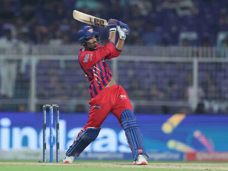 मुकुल चौधरी ने मैच जिताऊ पारी में 7 सिक्स लगाए।