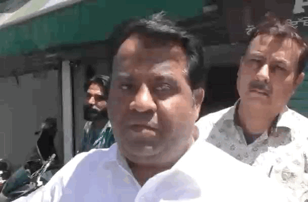 जानकारी देते हुए प्रधान दीपक अरोड़ा