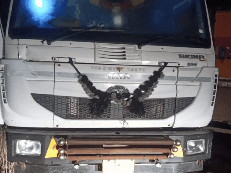 पुलिस ने ट्रेलर को मौके से जब्त कर ड्राइवर को गिरफ्तार कर लिया।