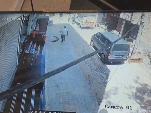 कॉन्स्टेबल का एसीबी टीम ने कुछ दूर तक पैदल ही दौड़कर पीछा किया, लेकिन वह फरार हो गया।