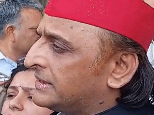 नीतीश बने राज्यसभा सांसद, कार्यकर्ता बोले- आपका फैसला गलत: दिल्ली में हाथ जोड़कर गिड़गिड़ाए नेता; कहा- निशांत, संजय झा, ललन के अलावा दूसरा CM नहीं चलेगा - Patna News सपा के राष्ट्रीय अध्यक्ष अखिलेश यादव जयपुर पहुंचे थे। यहां उन्होंने कहा कि बीजेपी ने नीतीश कुमार को धोखा दिया है।