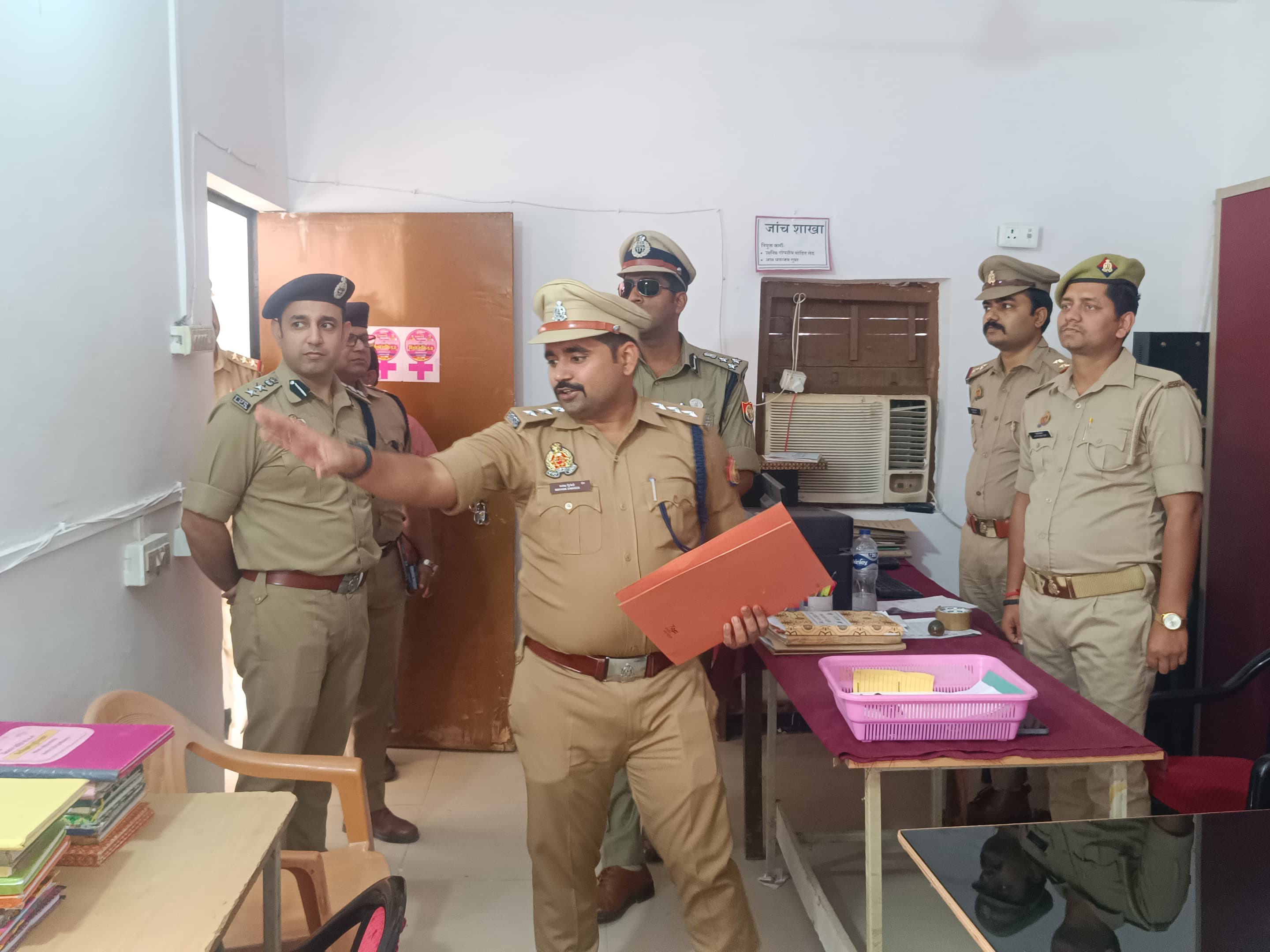 Dig Offic Siddharthnagar DIG Sanjeev Tyagi Inspects Thana-CO Office, Warns Laxity