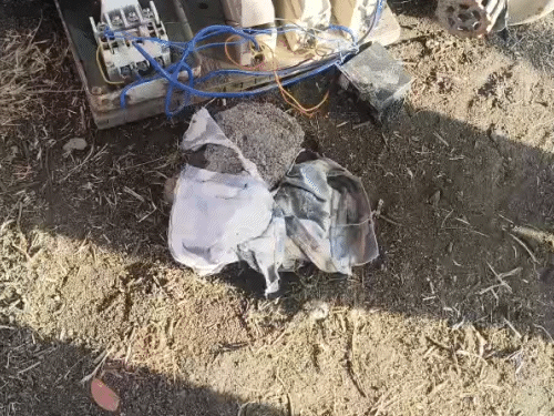 रेस्क्यू के दौरान भागीरथ की शर्ट आंकड़े में फंसी थी।