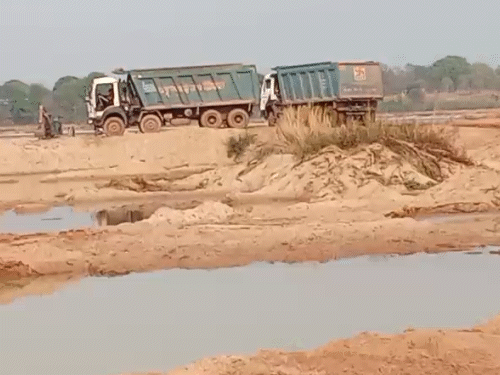 जांजगीर में रेत का अवैध उत्खनन, बिलासपुर में सप्लाई:  15000 की रेत हुई 19000, रात में दौड़ रहे हाईवा, अवैध उत्खनन-परिवहन पर 22 वाहन जब्त – Bilaspur (Chhattisgarh) News