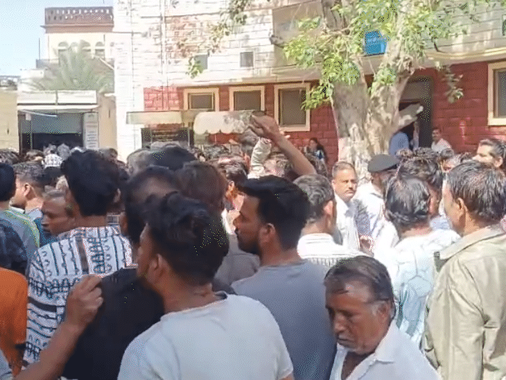 एम्बुलेंस आने में देरी होने पर मौके पर मौजूद लोगों ने अस्पताल पहुंचाया लेकिन युवती ने रास्ते में ही दम तोड़ दिया।