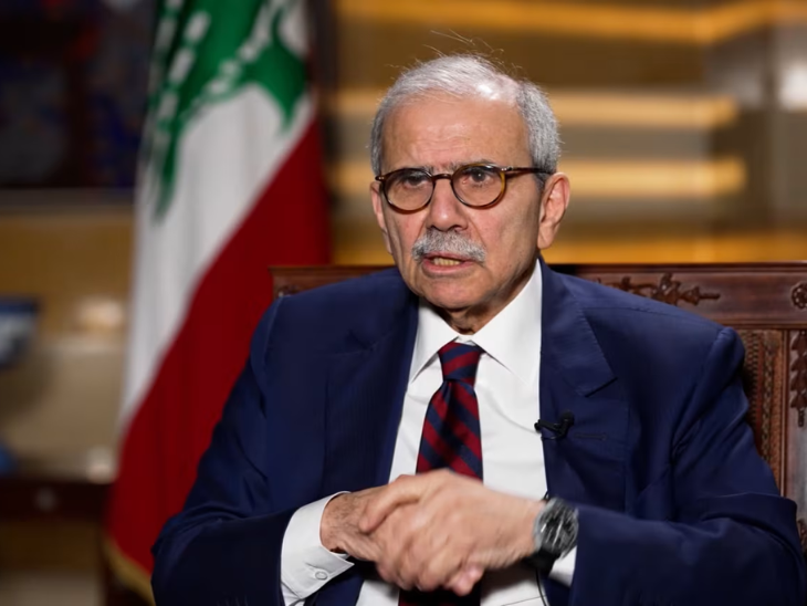 तस्वीर अमेरिकी मीडिया को इंटरव्यू देते हुए लेबनान के PM नवाफ सलाम की है।