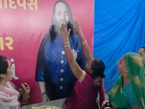 जामनगर में आसपास के सभी गांवों में भोज दिया गया। - Dainik Bhaskar