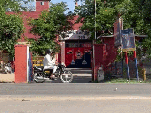 2014 से हिसार की इसी सेंट्रल जेल में बंद है रामपाल।