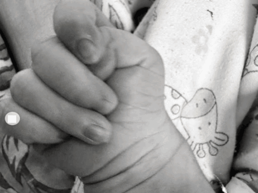 10 मार्च,2026 को रणदीप हुड्‌डा ने बेटी के हाथ की तस्वीर इंस्टाग्राम अकाउंट पर शेयर की थी।