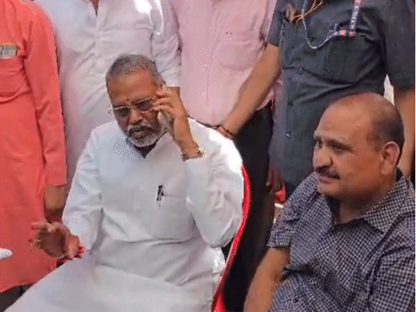 ग्वालियर में भूमिपूजन में अधिकारी नहीं आए तो नारायण सिंह कुशवाह भड़क गए।