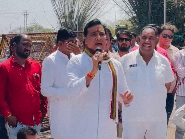 राजगढ़ में सरकार को कोसते-कोसते जिला पंचायत अध्यक्ष चंदर सिंह गलती कर गए।