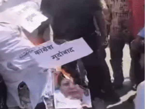 इंदौर में प्रदर्शन के दौरान भाजपा कार्यकर्ताओं ने भाजपा मुर्दाबाद के नारे लगा दिए।