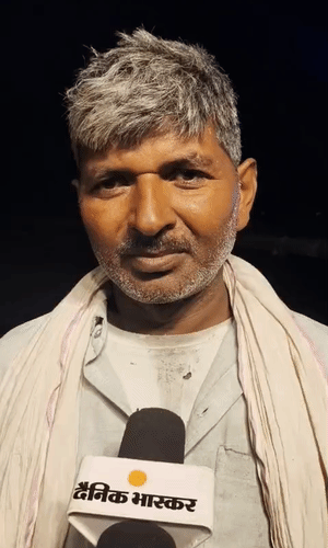 ये नाविक मोहर सिंह हैं। उन्होंने घटना की जानकारी दी।
