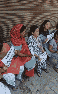 महिलाओं ने कहा कि पहले बच्चों से स्कूल छीना और अब घर छीन रहे हैं।