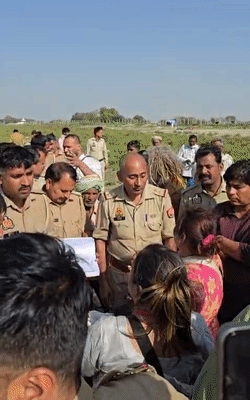 पर्यटक पंजाब से आए थे। पुलिस ने साथ आए लोगों से पूछताछ की है।