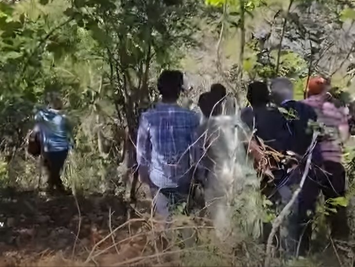 Injured people coming out of the ditch after the accident.