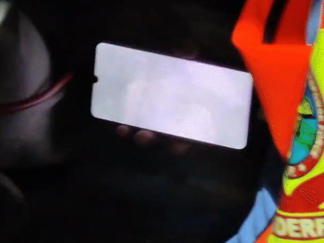 सीसीटीवी में बच्चा बोरवेल में अंदर फंसा नजर आ रहा है।