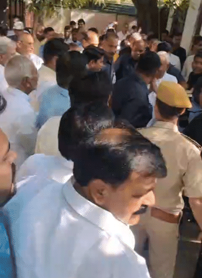 नितीश कुमार यांच्यासमोर निशांत यांना मुख्यमंत्री बनवण्याची मागणी पुढे आली.