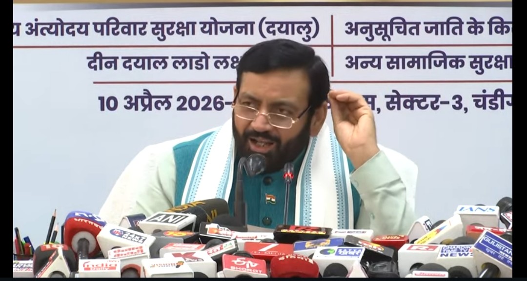 जानकारी देते हुए सीएम नायब सिंह सैनी।