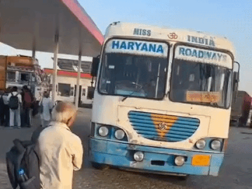 Bus Driver Arguing Haryana Roadways Bus Fight | Driver Conductor Argue Over Diesel Money