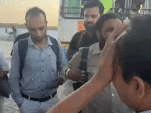 Bus Driver Arguing Haryana Roadways Bus Fight | Driver Conductor Argue Over Diesel Money