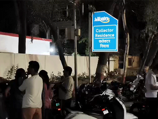 परिजनों ने ब्रिलियंट पब्लिक स्कूल के खिलाफ प्रदर्शन किया था।