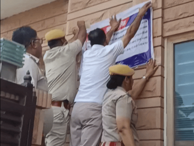 आरोपी के खिलाफ बीकानेर के पांचू में स्मैक तस्करी से जुड़े दो मामले दर्ज हैं, जिनमें चार्जशीट पेश हो चुकी है।