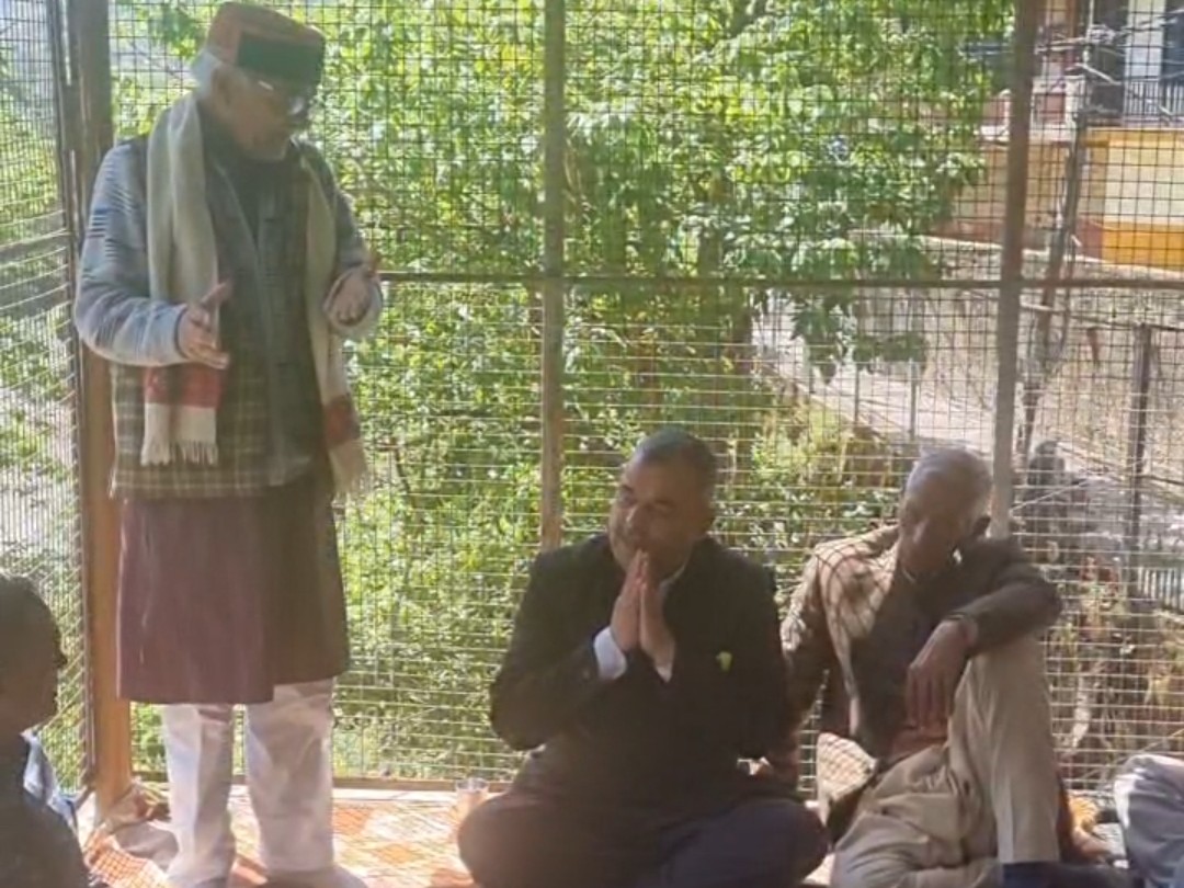 माफी मांगते अधिवक्ता।