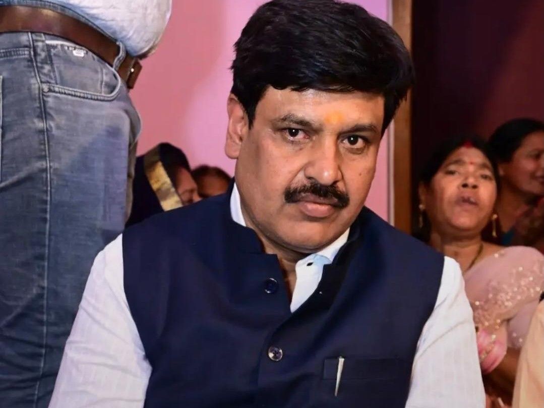 तस्वीर सीनियर वकील राजीव सिंह की है। वह मिर्जापुर कोर्ट में प्रैक्टिस करते थे।