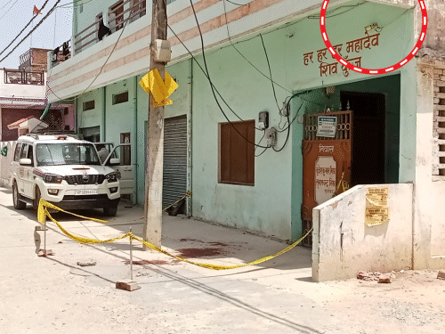 इसी जगह पर राजीव सिंह की हत्या की गई। घर पर लगे CCTV में पूरी वारदात रिकॉर्ड हुई।