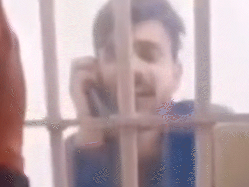 वीडियो में ‘सीधा ठोक दू शहर में जो दादा बनता’ गाने में रील बना है।