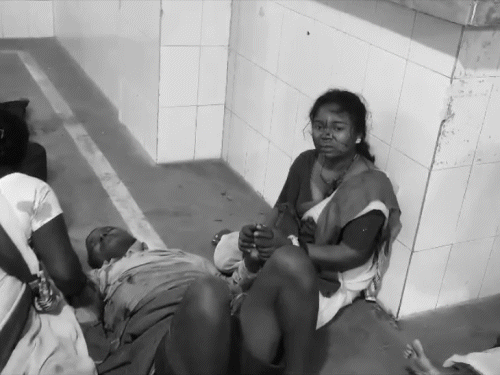 घायलों का अस्पताल में इलाज चल रहा है।