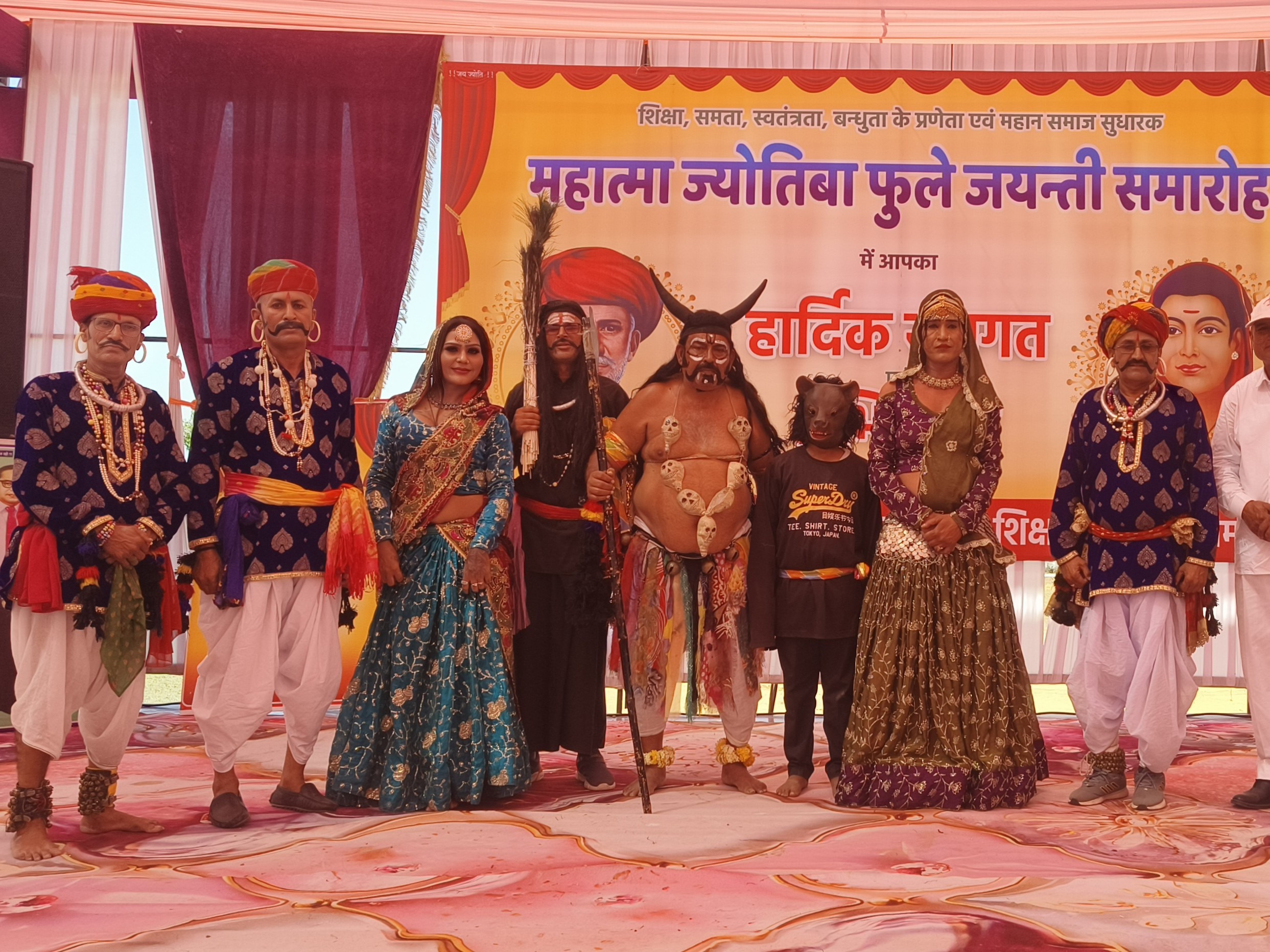 सामाजिक संदेशों पर आधारित नाट्य प्रस्तुतियां दी।